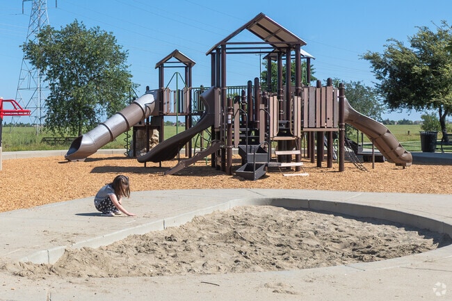 Parents can walk their kids over to Kavala Ranch Pak from many homes in Kavala Ranch.