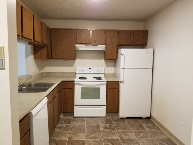 Civic Center Court Apartments, Des Moines, IA 50309 - photo 4