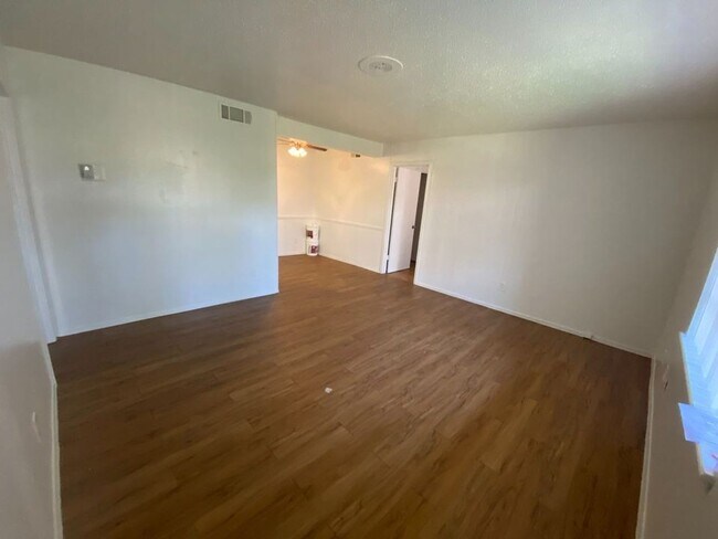 The Pines Apts, Oklahoma City, OK 73112 - photo 2