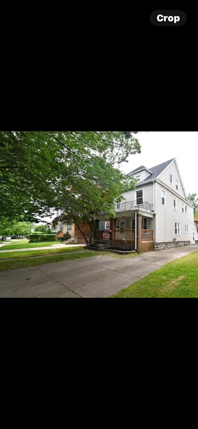 28 Red Jacket Pkwy unit 2, Buffalo, NY 14220 - photo 2