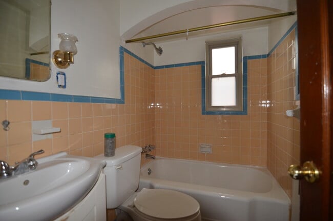 7240 Reading Rd unit 4, Cincinnati, OH 45237 - photo 4