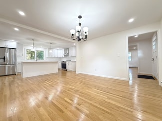 5 Middle St, Lexington, MA 02421