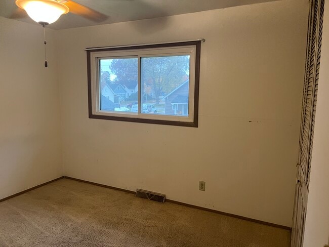 721 West St, Chesterton, IN 46304 - photo 6