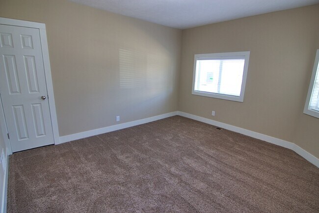 618 4th St NW unit 2, Grand Rapids, MI 49504 - photo 7
