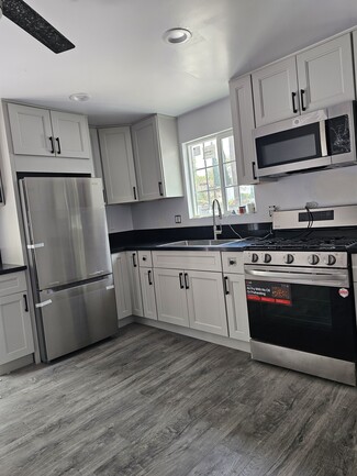 14018 Runnymede St, Van Nuys, CA 91405