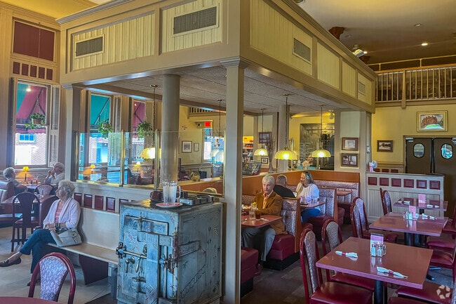 For a great menu, head to the Brownstone Cafe just across the river from Royalton.