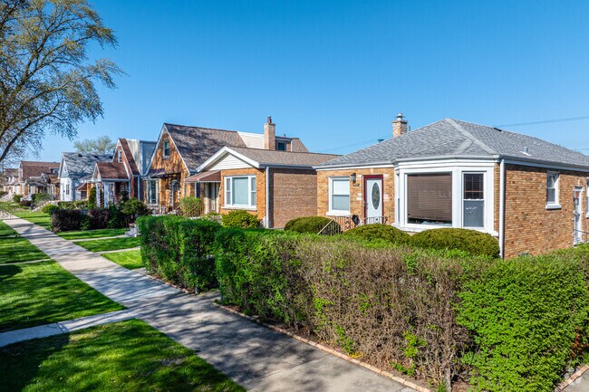 Some Dunning bungalows feature bay windows.