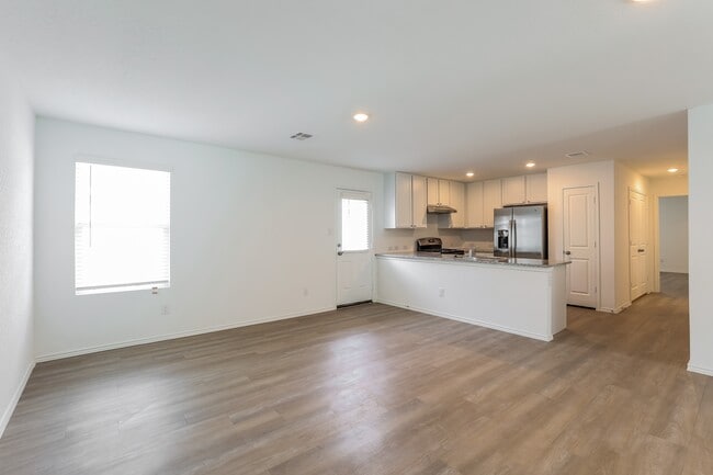 14014 White Water, San Antonio, TX 78223 - photo 7