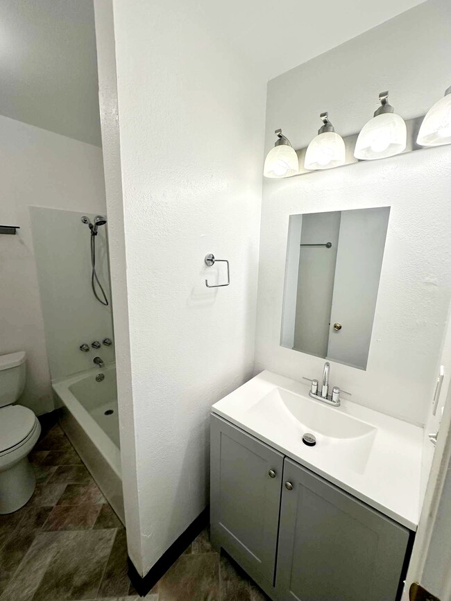 301 E 46th Ave, Anchorage, AK 99503