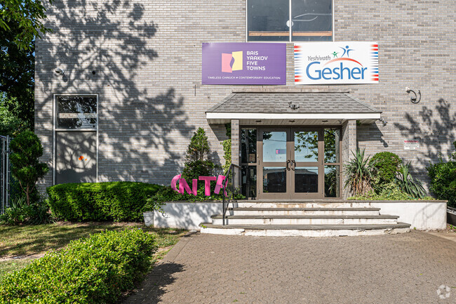 Bais Yaakov of the Five Towns main entrance is always decorated with school spirit in Lawrence.