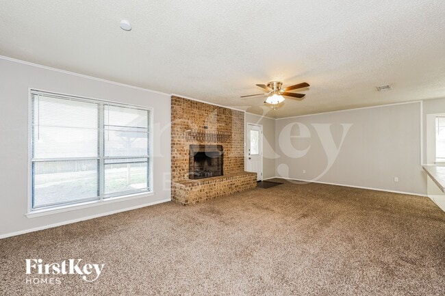 813 Rose St, Crowley, TX 76036 - photo 2