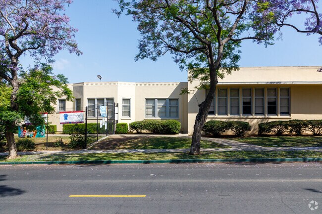 Front of Los Cerritos Elementary School opposite Los Cerritos Park.