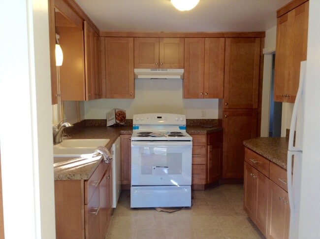 112 Swannanoa Ave, Black Mountain, NC 28711 - photo 3