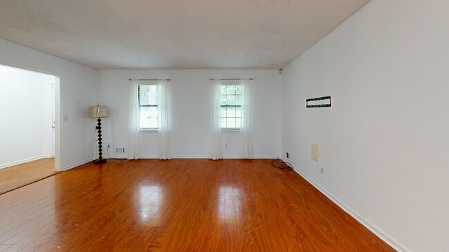 484 Aberdeen Dr, Stone Mountain, GA 30083 - photo 2