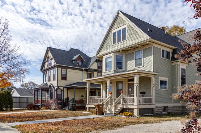 Well maintained Victorian style homes are common in Walnut.