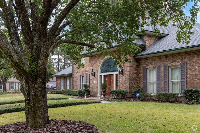 Large homes in Oakdale feature grand arched entryways.
