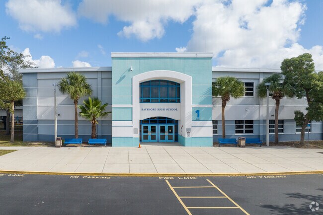 Bayshore High School in Bradenton has 1,774 students and a 20:1 Student to teacher ratio.