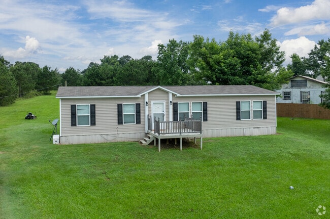 Manufactured ranch houses in Gloster-Kickapoo blend rustic charm with practical design.