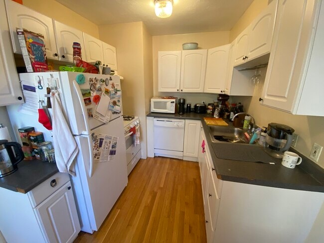 295 Beacon St, Somerville, MA 02143 - photo 3