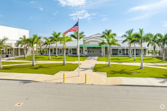 Bonita Springs High School in Bonita Springs offers courses for Creative careers.