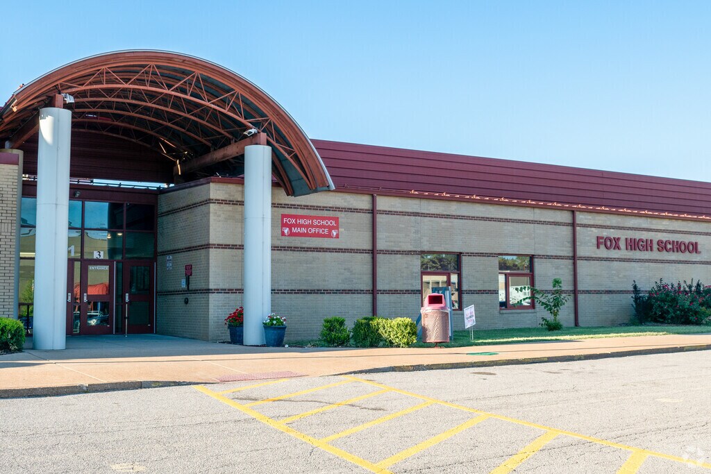 Fox Sr. High School serves students in the Arnold community.