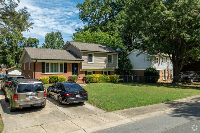 Most of the homes in Oak Forest sit on quarter-acre lots.