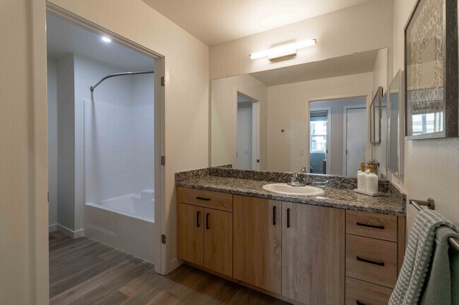 The Grove at Woodlake, Sacramento, CA 95815 - photo 6