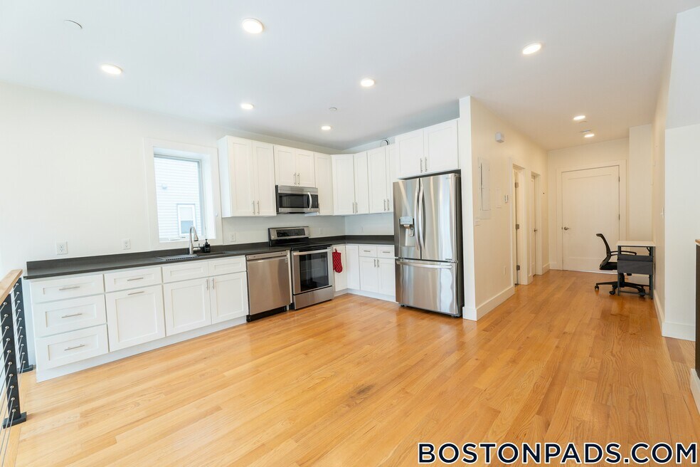 36-38-38 Colonial Ave unit 38-1, Boston, MA 02124 - photo 1