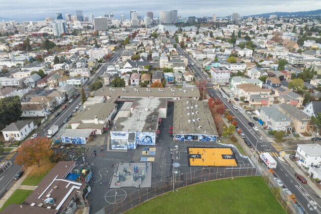 Franklin Elementary School is very close to downtown Oakland.