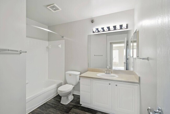 Pendleton Park Apartments, New Hudson, MI 48165 - photo 6