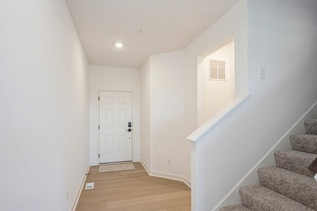 1720 Tyrone Dr, Shakopee, MN 55379 - photo 4