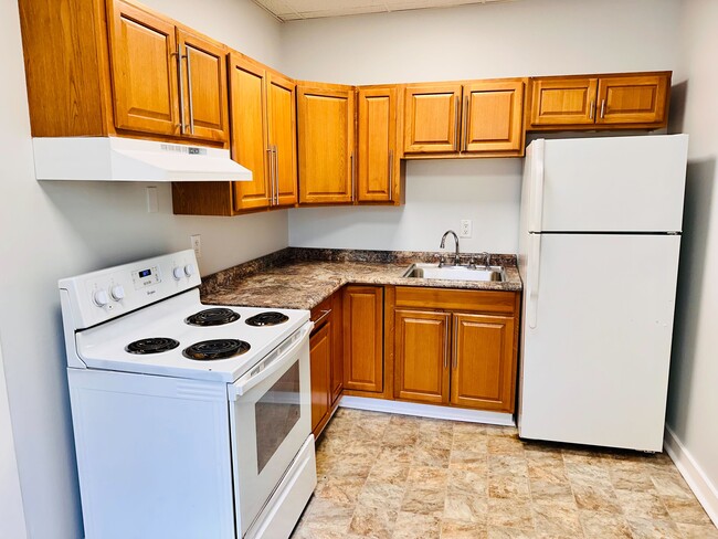310 Union St unit C, Bangor, ME 04401 - photo 3