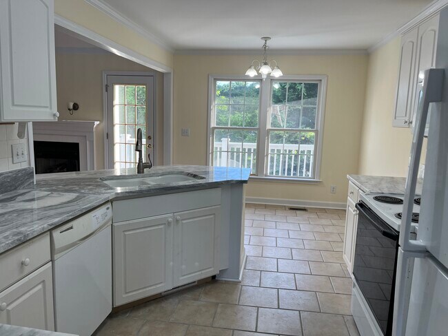 6 Willow Tree Ct, Johnson City, TN 37604 - photo 4