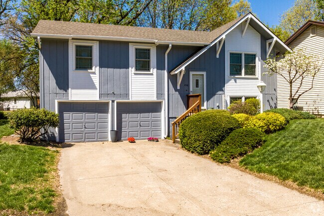 There a lots of smaller family home in Edwardsville.