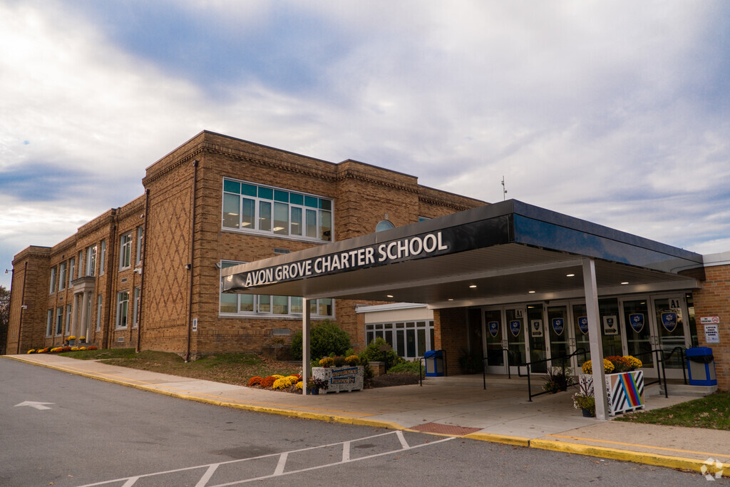 Avon Grove Charter School provides education in the neighborhood of 
Oxford.