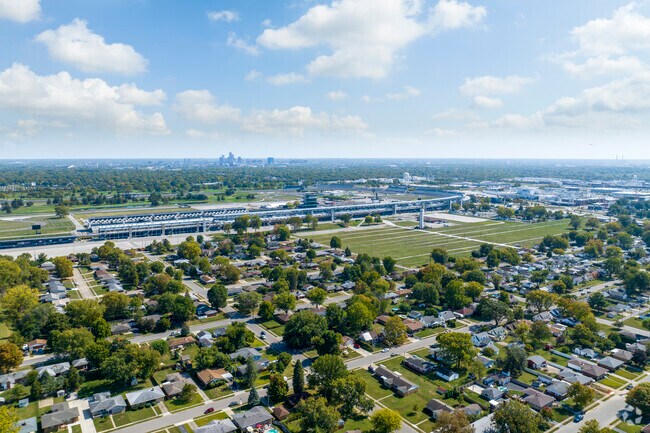 Speedway is just minutes from downtown and is home to the Indianapolis Motor Speedway.