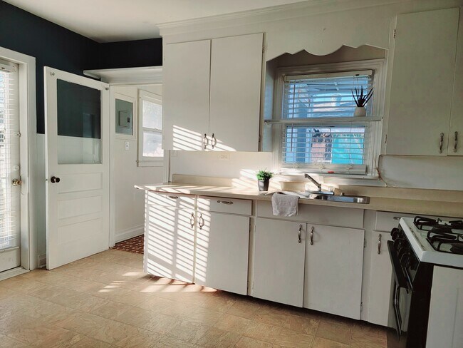 813 28th St, Orange, TX 77630 - photo 6