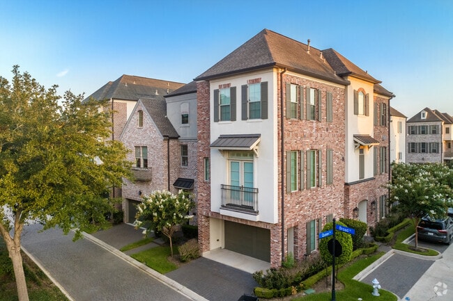 Sugar Land Towne Square offers condos for those who wish to rent in a home-like setting.