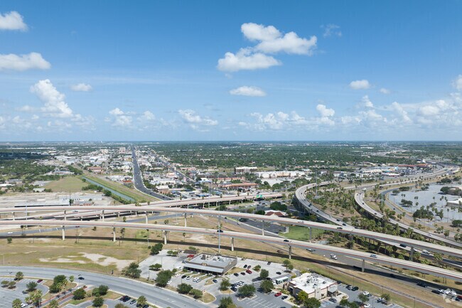 Primera is centrally located and easily accessible from the various highways that surround it.