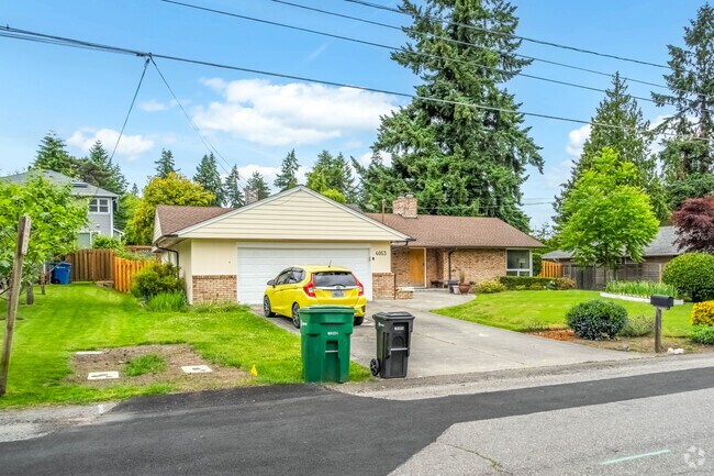 Mercerwood features lots of ranch style homes throughout.