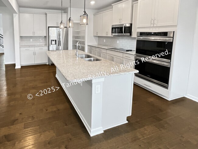 8020 Forest Hills Dr, Spring Hill, TN 37174 - photo 6