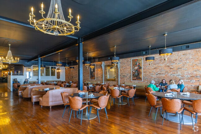 1819 is an upscale restaurant on the square of Lawrenceburg.