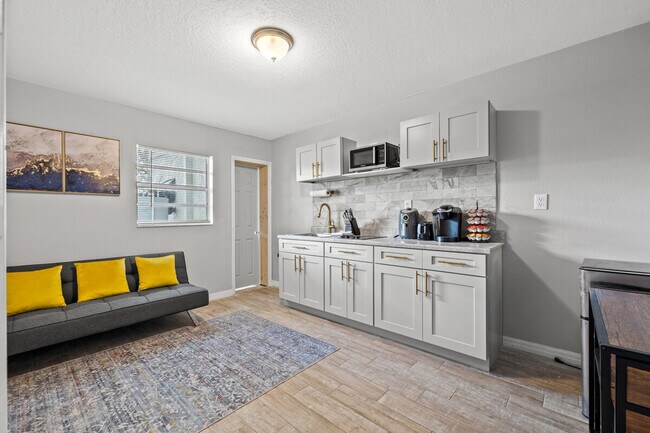 4323 E Henry Ave unit ID1244348P, Tampa, FL 33610 - photo 2