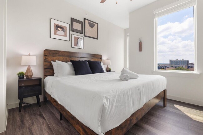 5820 1/2 Cameron Rd unit FL4-ID1303396P, Austin, TX 78723 - photo 4