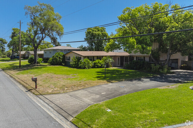 These split-level homes are a popular style in Tomoka Oaks.