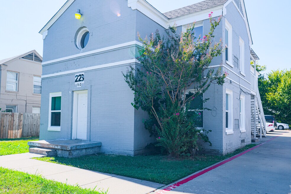 223 SE 13th St unit 2, Grand Prairie, TX 75051 - photo 1