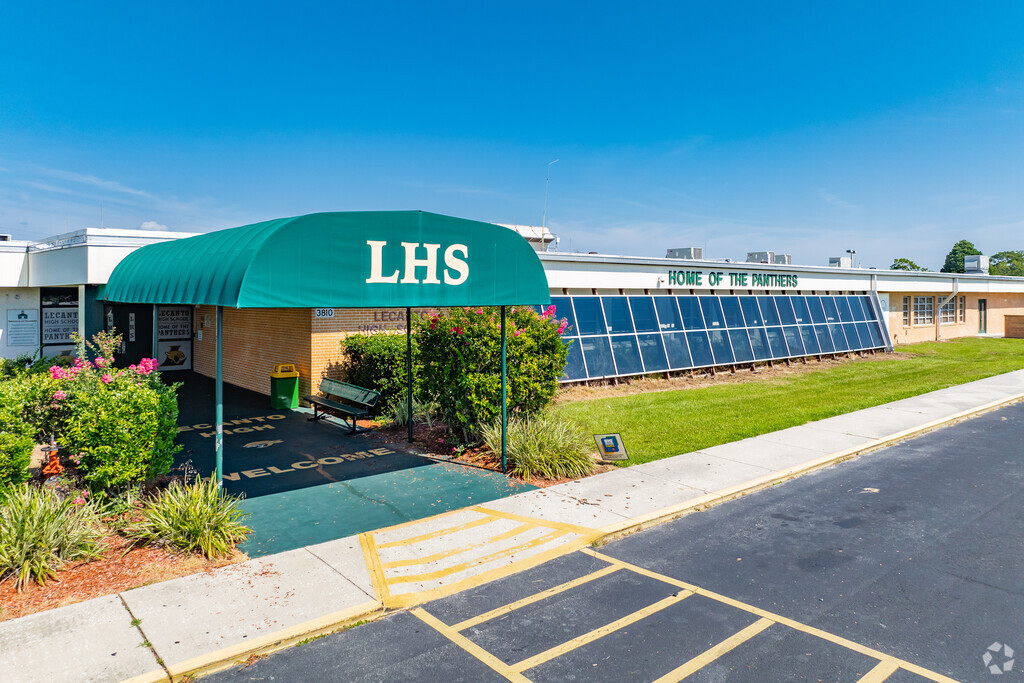 Lecanto High School has 1,630 students in grades 9-12.