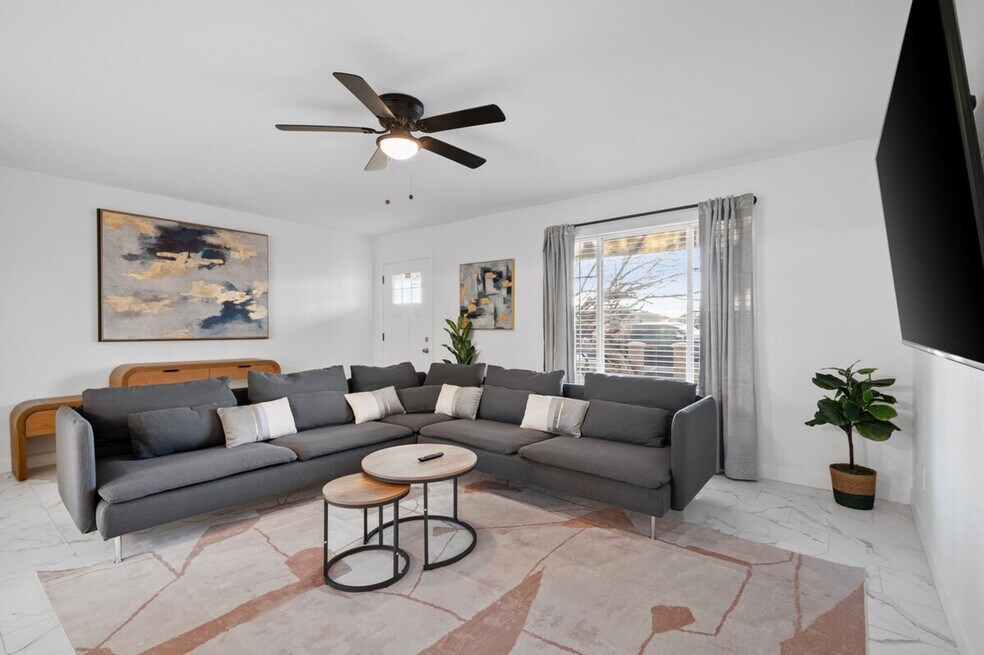 3023 N 40th Ln unit ID1244329P, Phoenix, AZ 85019 - photo 1