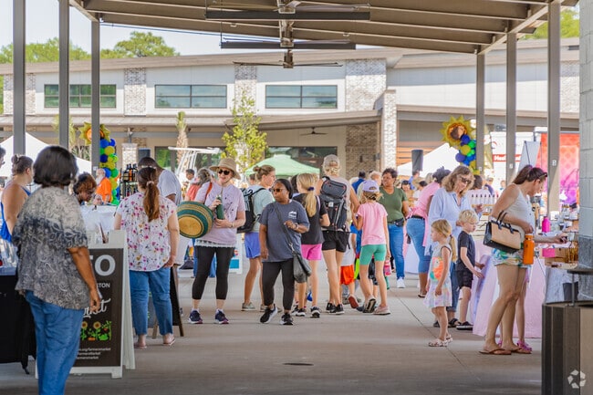 North Charleston Farmers Market at the Park Circle Pavilion is a popular event families enjoy.