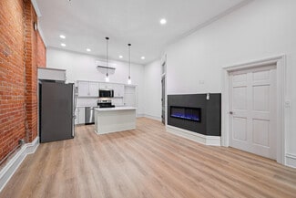 105 E Bremer Ave, Waverly, IA 50677